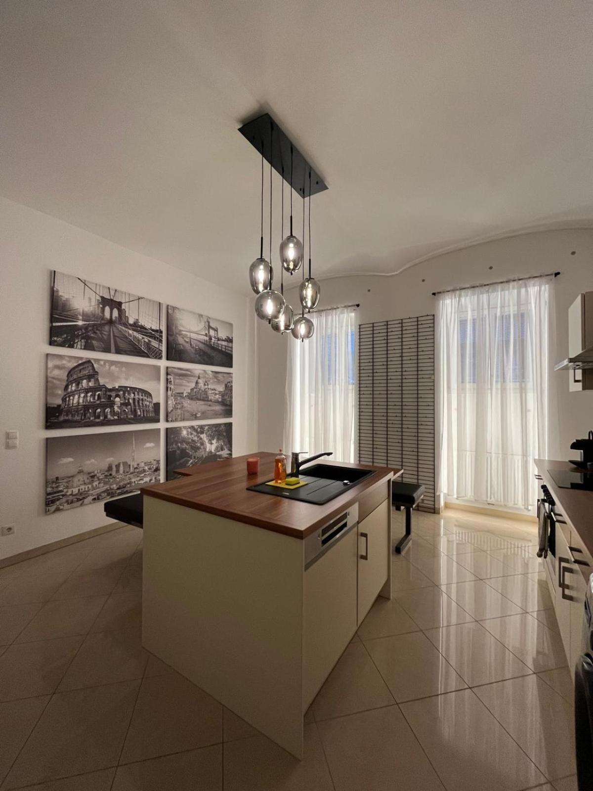 Luxury Cityapartment 5 Wina Bagian luar foto