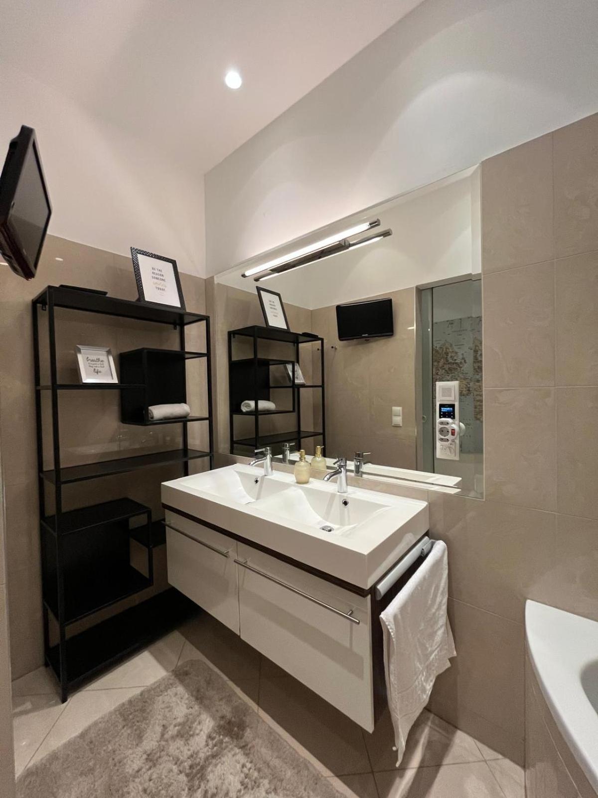 Luxury Cityapartment 5 Wina Bagian luar foto
