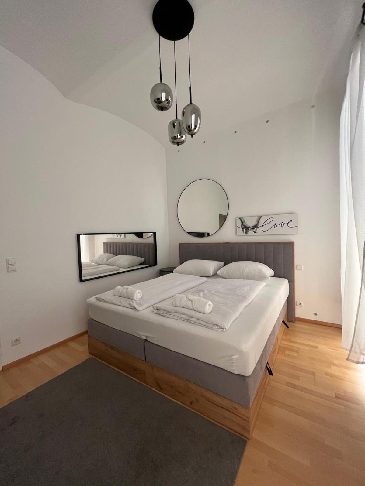 Luxury Cityapartment 5 Wina Bagian luar foto